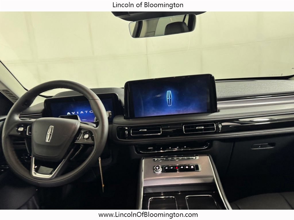 New 2026 Lincoln Aviator AWD w/ Jet Appearance Package image 18