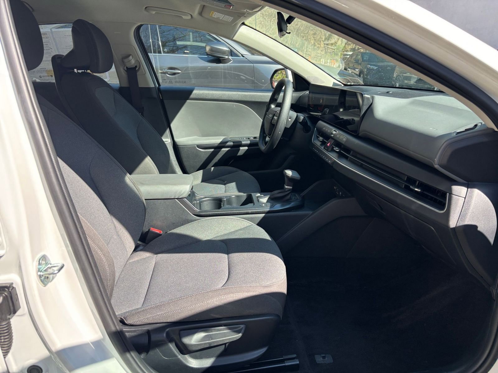 Used 2025 Kia K4 FWD image 27