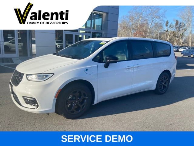 Used 2023 Chrysler Pacifica Limited w/ S Appearance Package FWD image 1