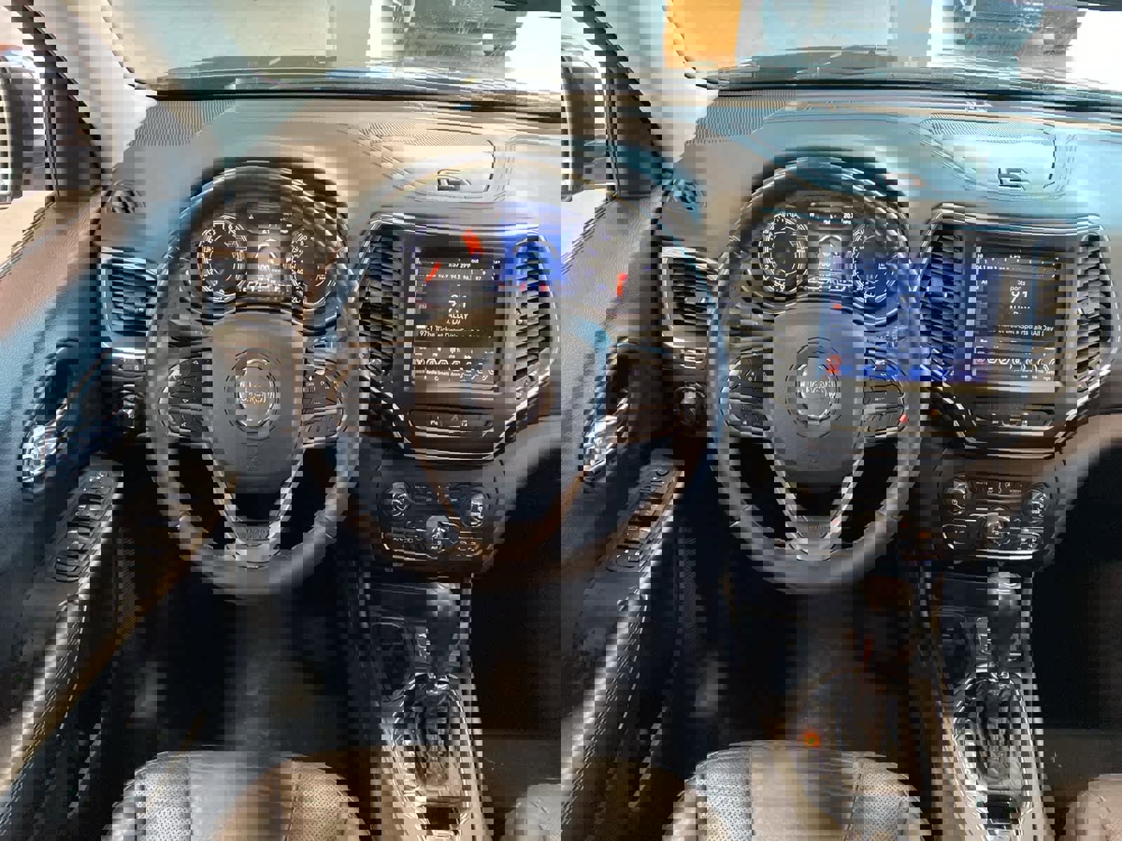 Used 2021 Jeep Cherokee Latitude Lux w/ Comfort/Convenience Group image 15