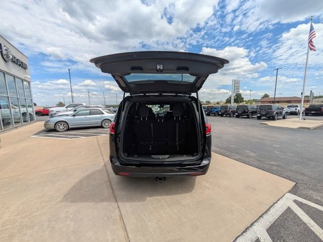 New 2026 Chrysler Pacifica Limited image 20