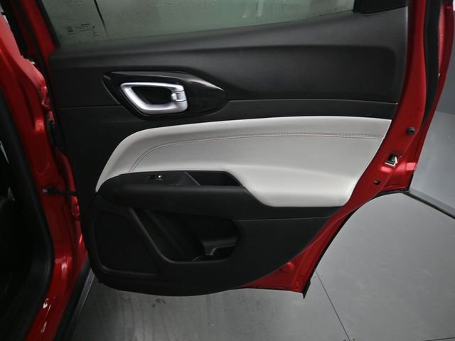 Used 2025 Jeep Compass Limited image 16