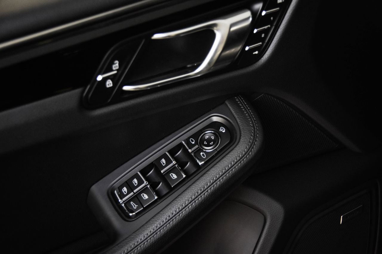Certified 2026 Porsche Macan image 22