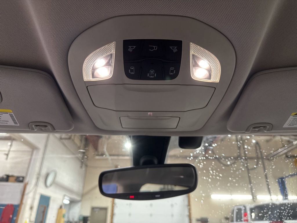 Used 2018 Chrysler Pacifica Touring-L image 30