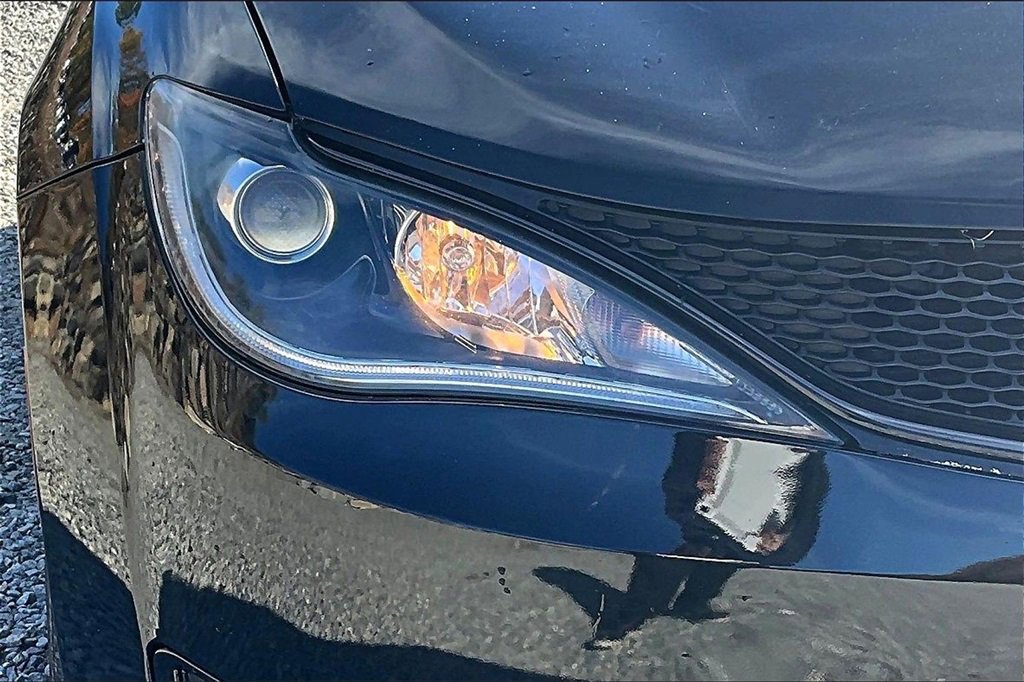 Used 2018 Chrysler Pacifica Touring Plus w/ S Appearance Package image 28