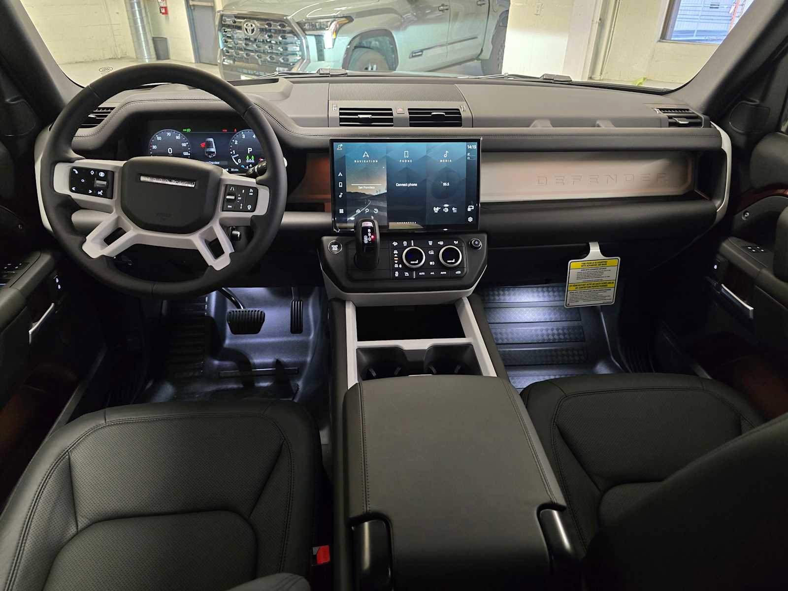 New 2026 Land Rover Defender 130 X-Dynamic SE image 20