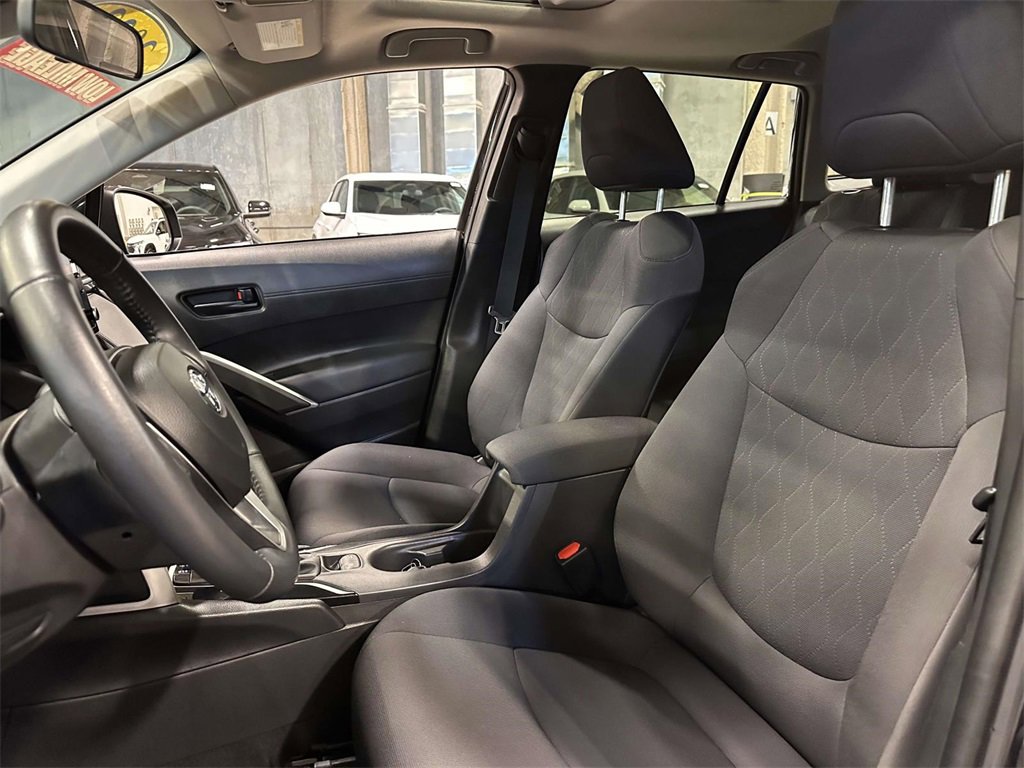 Used 2022 Toyota Corolla Cross LE image 16