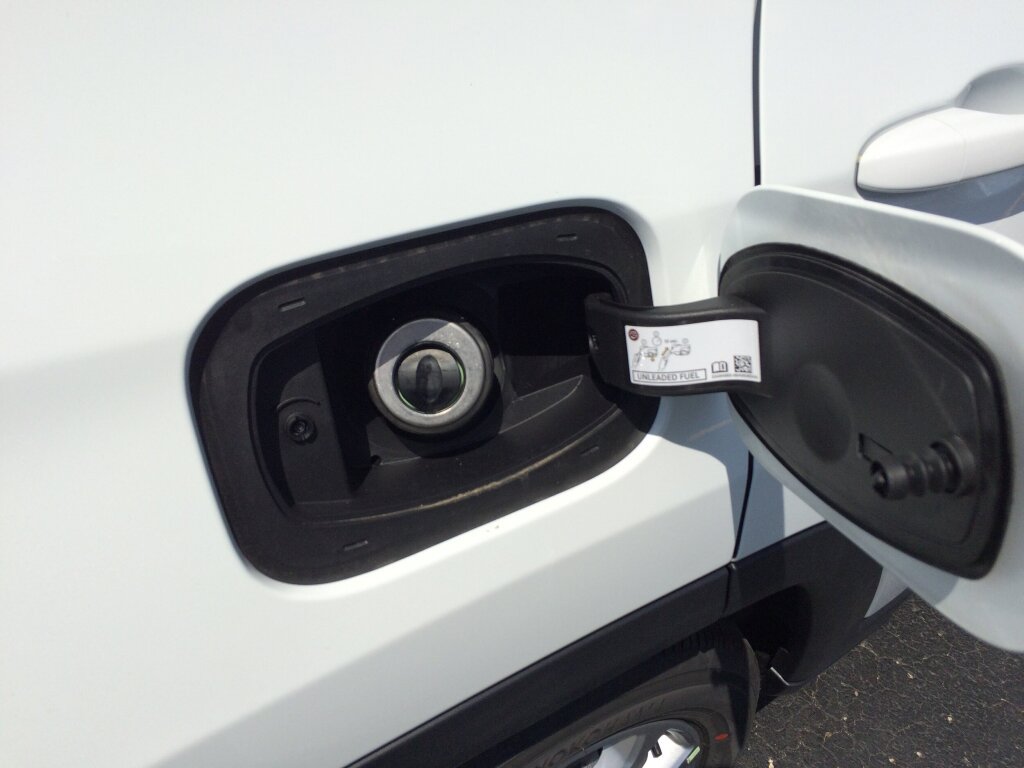 Used 2023 Jeep Compass Latitude w/ Sun and Sound Group AWD/4WD image 16