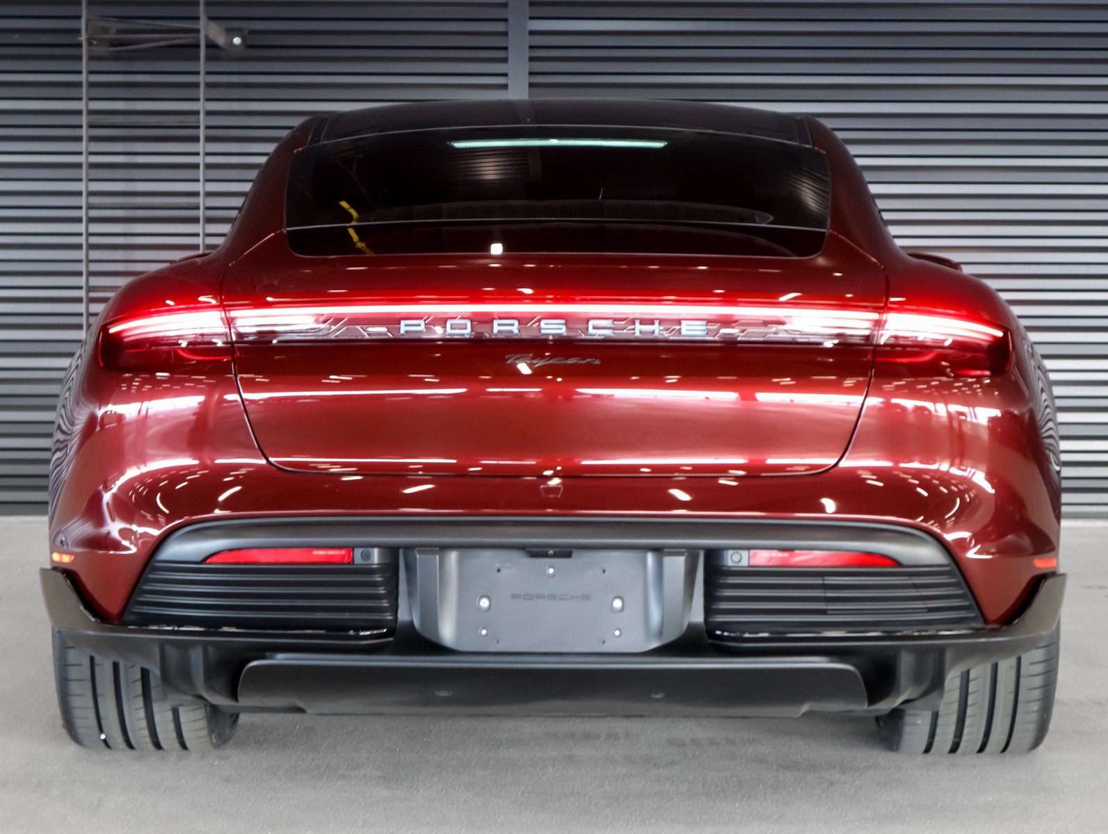Used 2022 Porsche Taycan image 9