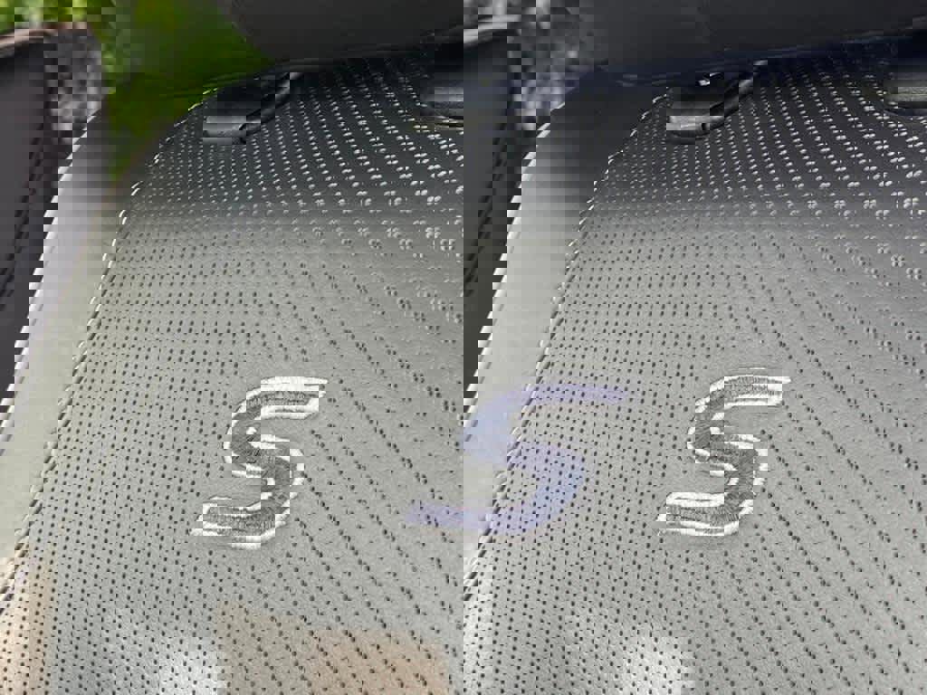 Used 2023 Chrysler Pacifica Limited w/ Uconnect Theater Family Group image 15