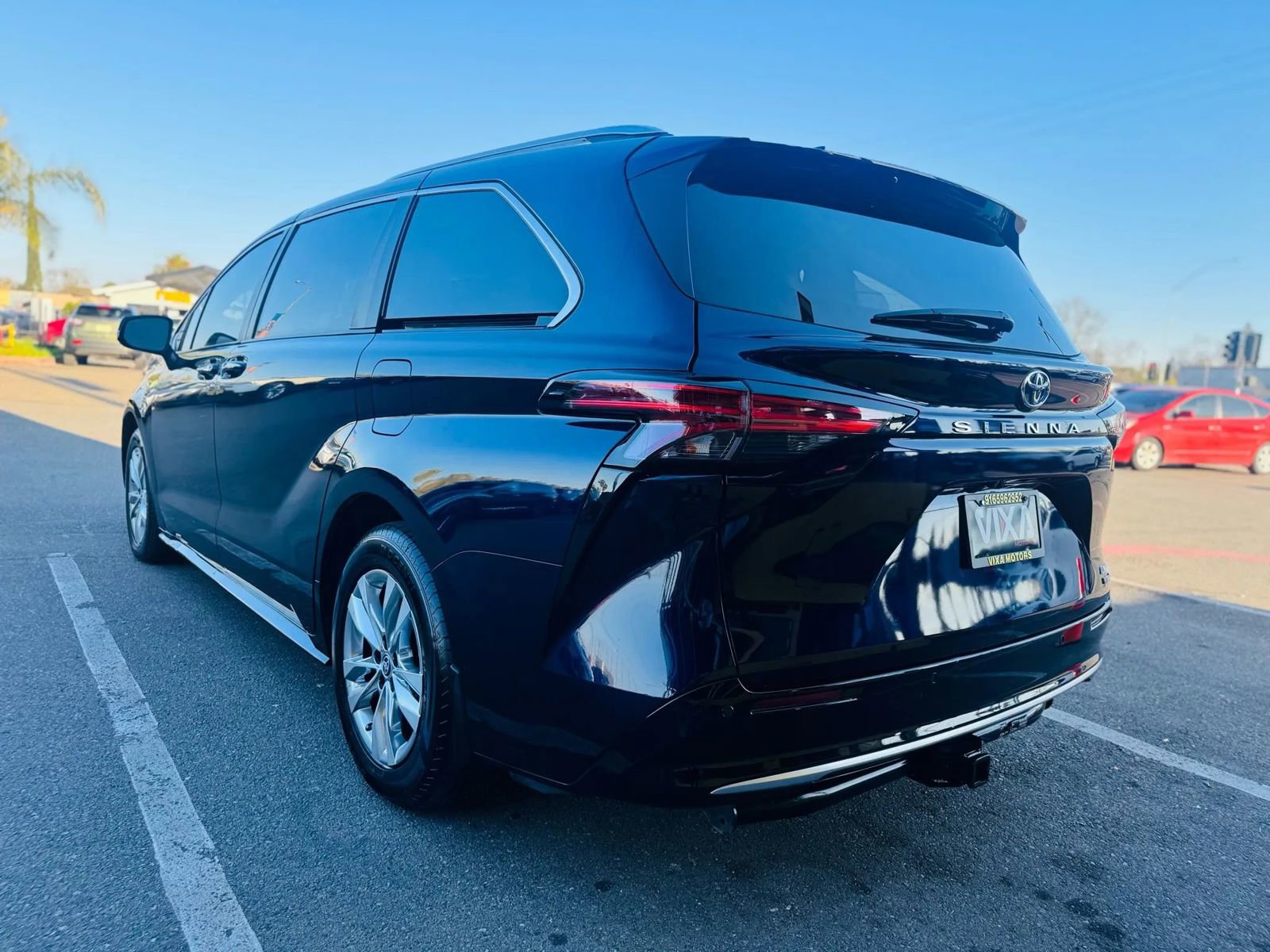 Used 2023 Toyota Sienna Limited image 6