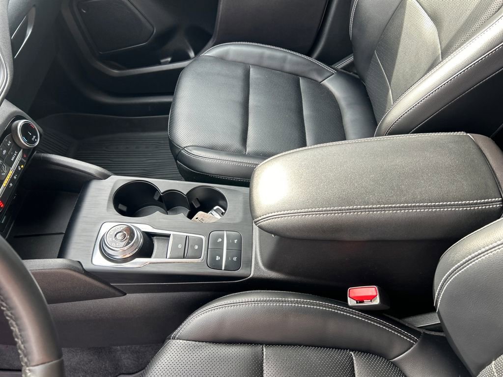 Used 2022 Ford Escape Titanium image 21