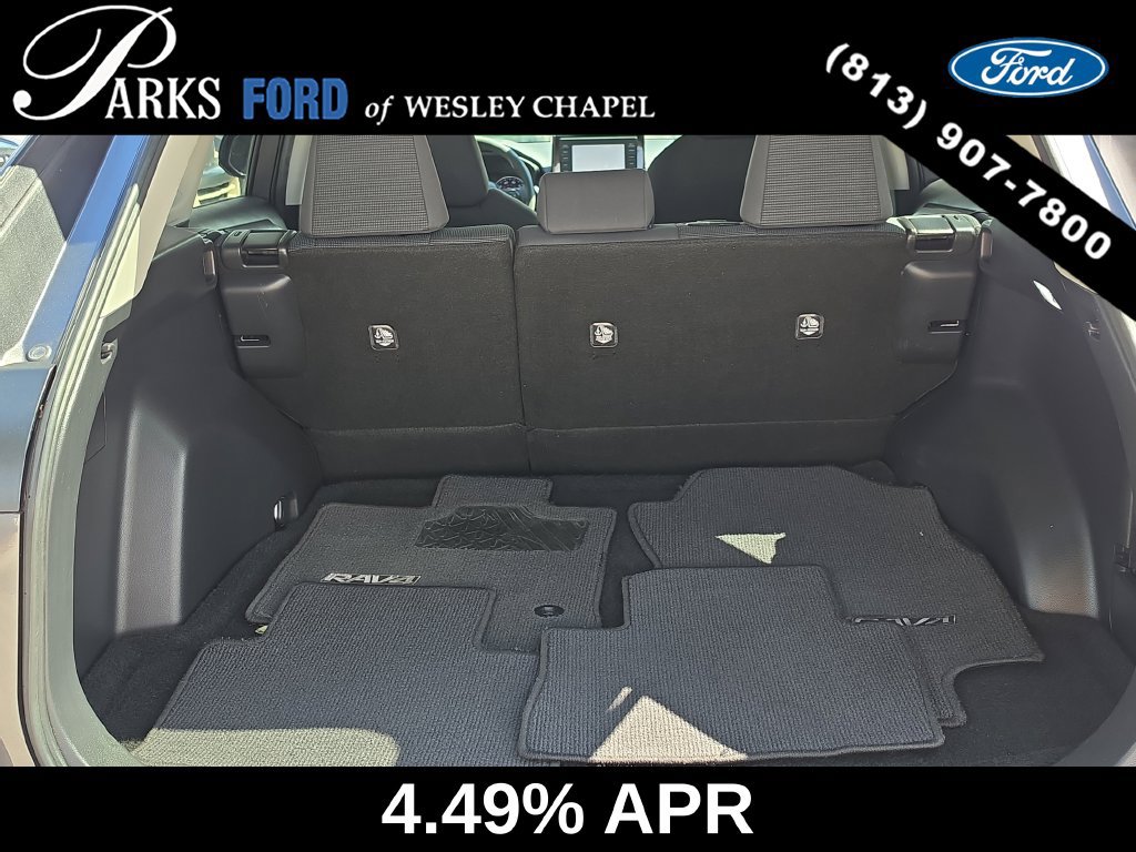 Used 2021 Toyota RAV4 LE AWD/4WD image 9