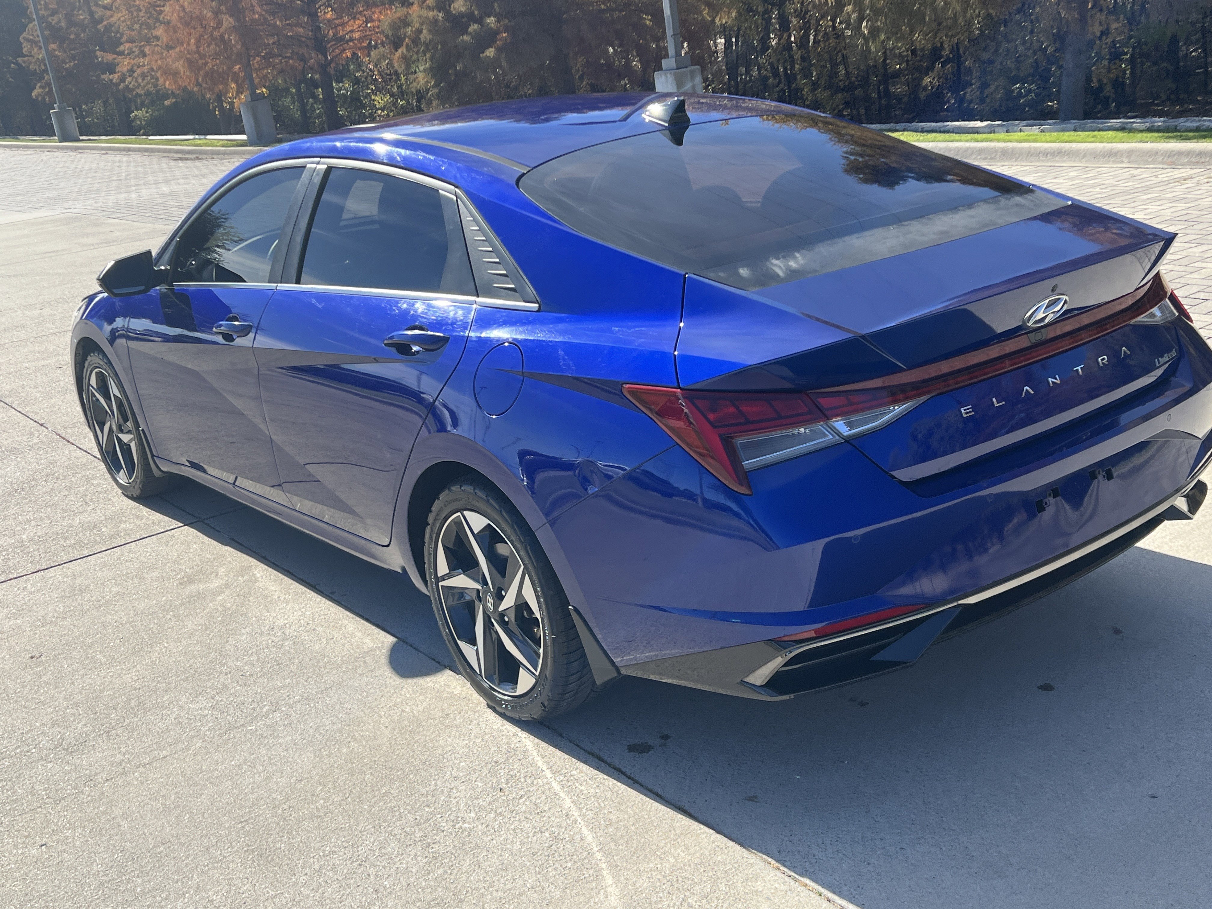 Used 2022 Hyundai Elantra Limited image 8