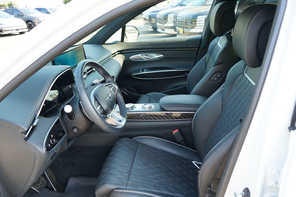 Used 2025 Genesis GV70 3.5T Sport w/ Sport Prestige Package image 18