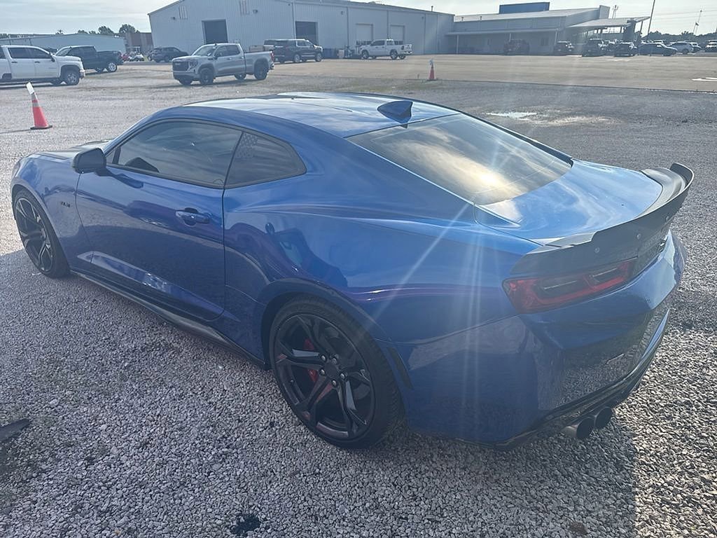 Used 2017 Chevrolet Camaro SS RWD image 4