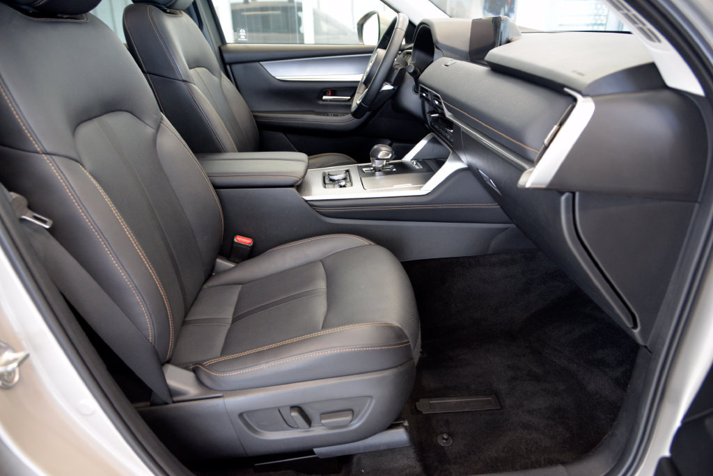 Used 2024 MAZDA CX-90 3.3 Turbo w/ Preferred Package AWD/4WD image 31