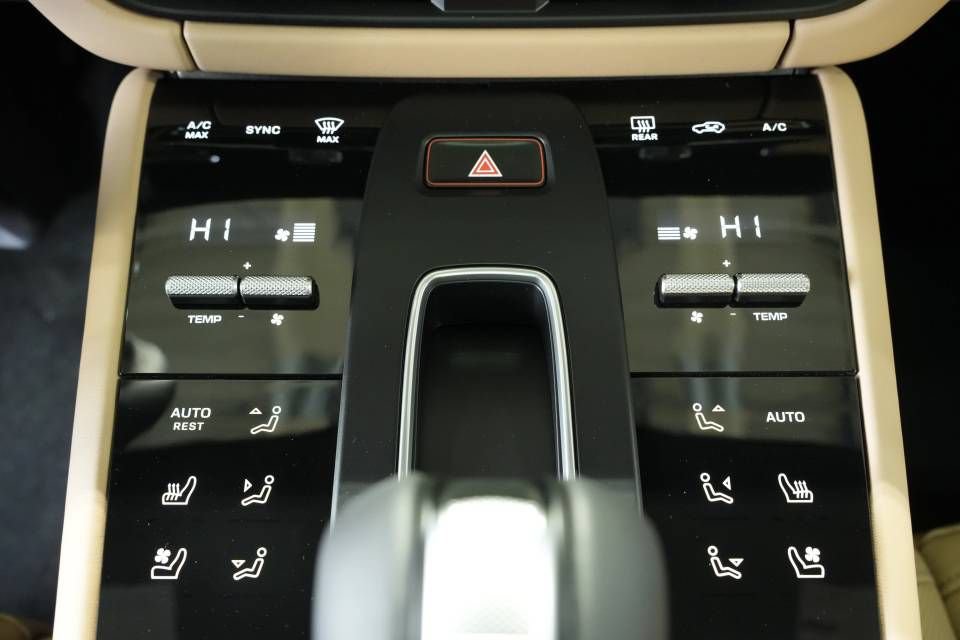 Certified 2026 Porsche Macan AWD/4WD image 21