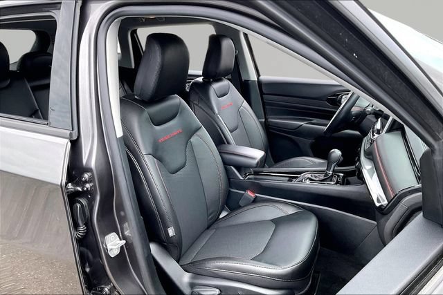 Used 2022 Jeep Compass Trailhawk w/ Trailhawk Convenience Group AWD/4WD image 19