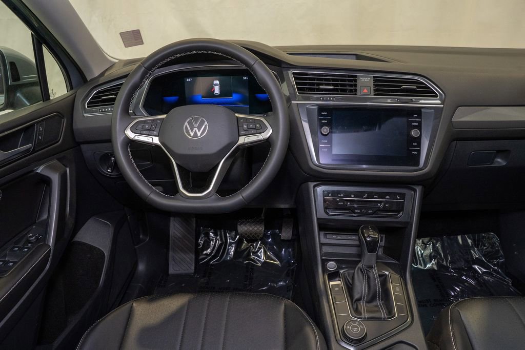 Used 2023 Volkswagen Tiguan SE image 6
