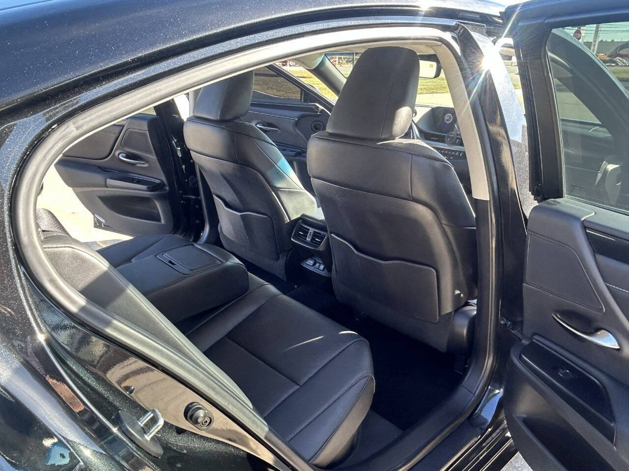 Used 2021 Lexus ES 300h w/ Accessory Package 2 image 34