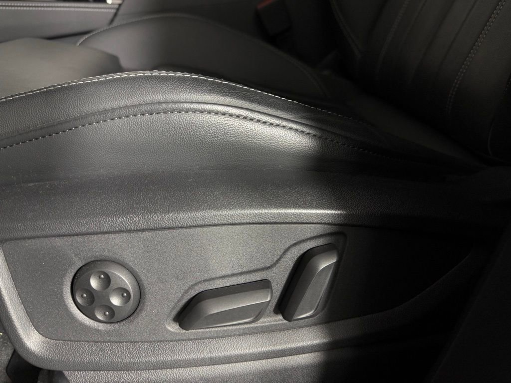 Used 2024 Audi Q5 e Premium Plus w/ Premium Plus Package image 25