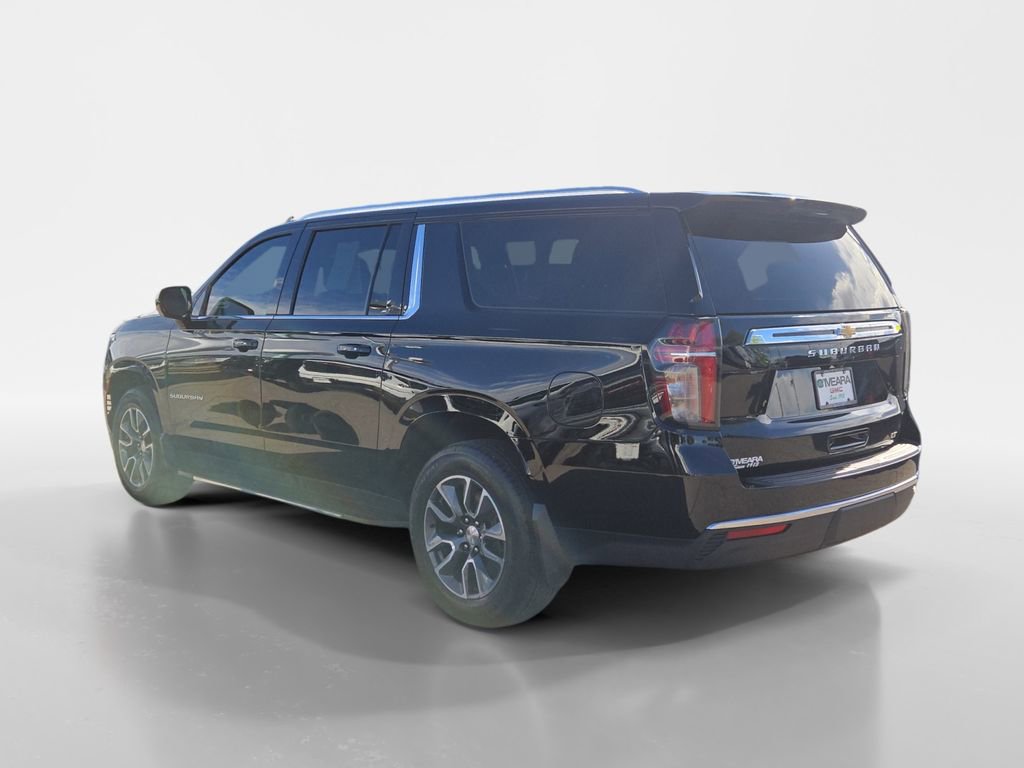 Used 2023 Chevrolet Suburban LT AWD/4WD image 3