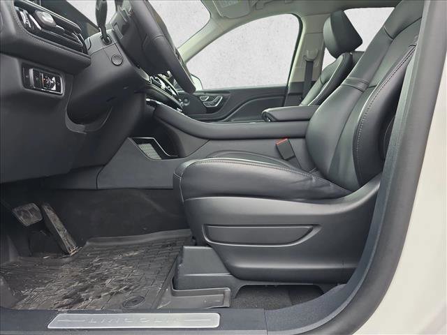 Used 2025 Lincoln Aviator AWD w/ Equipment Group 101A image 27