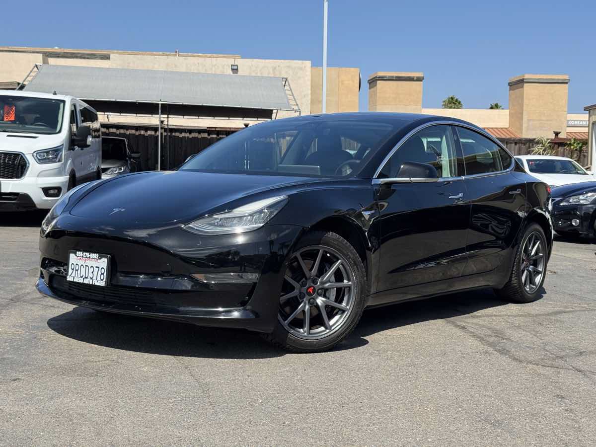 Used 2019 Tesla Model 3 Standard Range RWD image 2