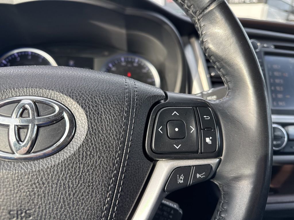 Used 2019 Toyota Highlander XLE image 18