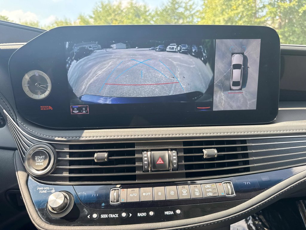 Used 2022 Lexus LS 500 w/ Interior Upgrade Package RWD image 21