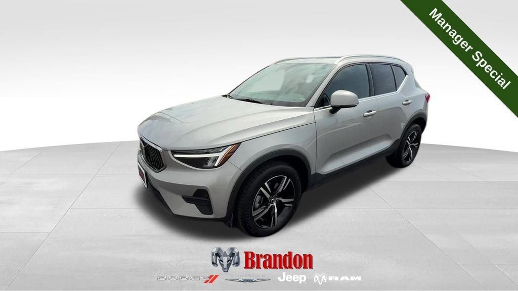 Used 2025 Volvo XC40 B5 Core
