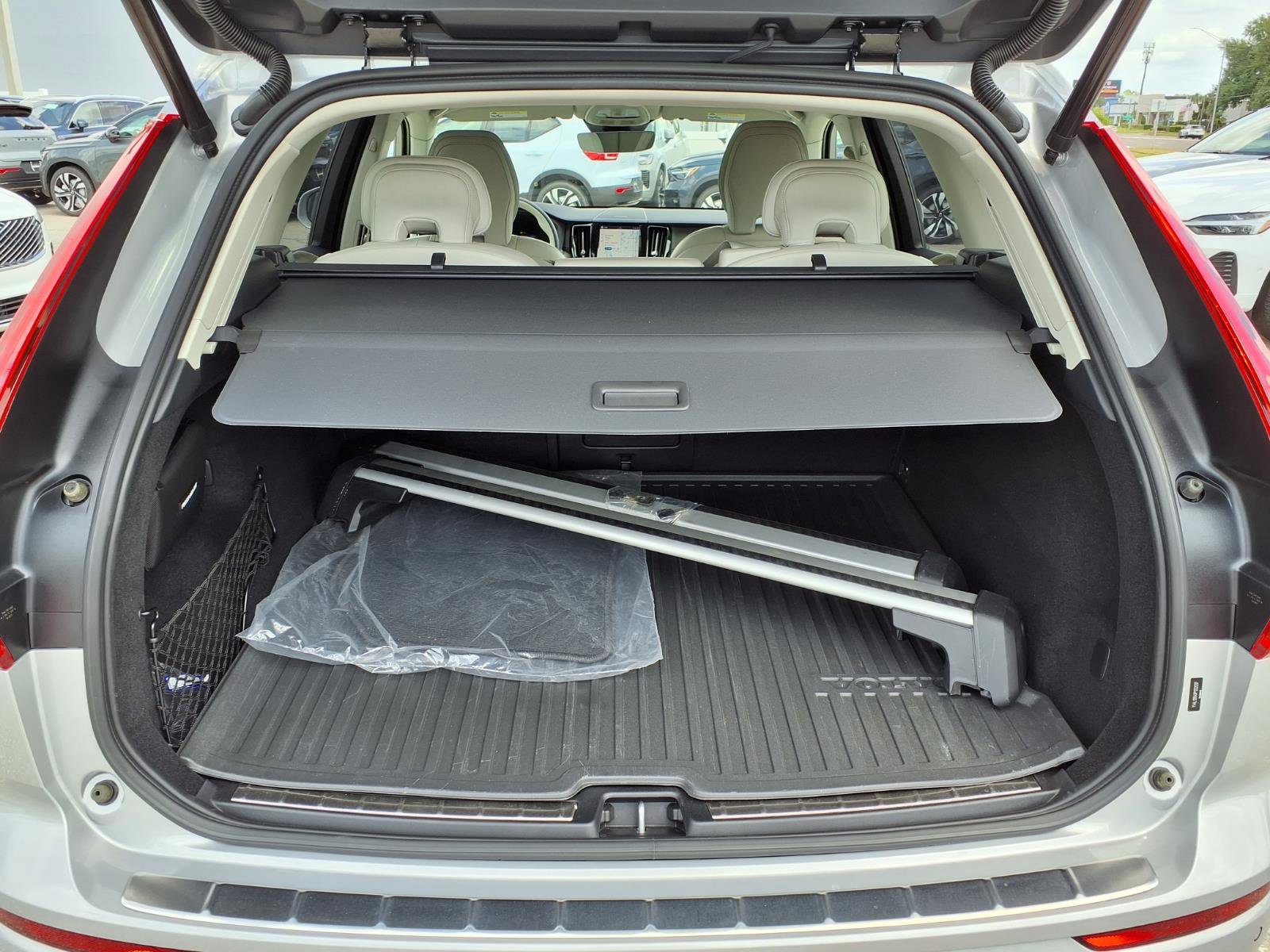 Certified 2023 Volvo XC60 B5 Ultimate w/ Climate Package AWD/4WD image 18