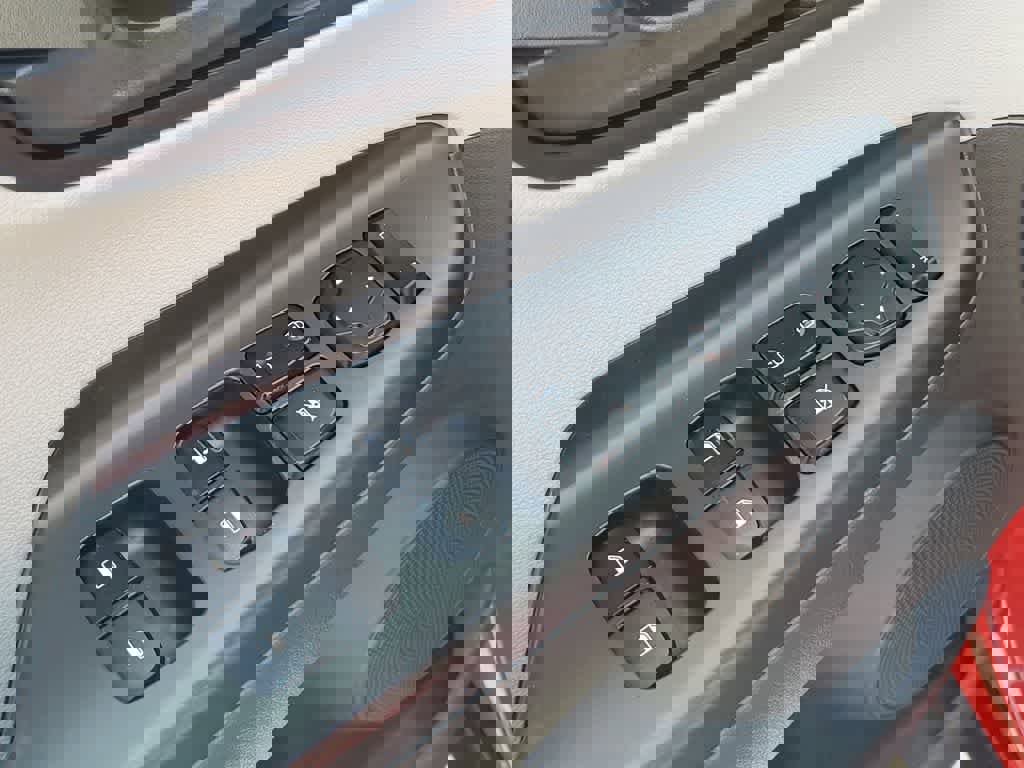 Used 2022 Hyundai Kona SE image 16