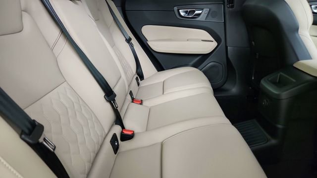 New 2026 Volvo XC60 T8 Plus w/ Climate Package PRO AWD/4WD image 32