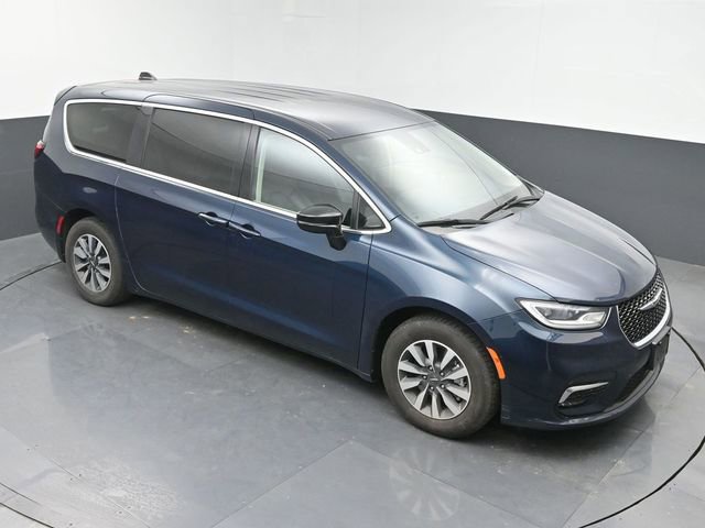 Used 2024 Chrysler Pacifica Limited FWD image 35