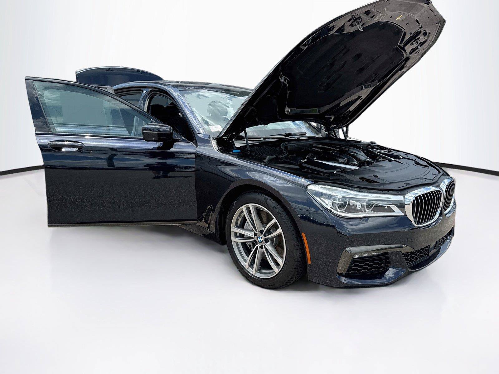 Used 2019 BMW 750i w/ Executive Package RWD image 41