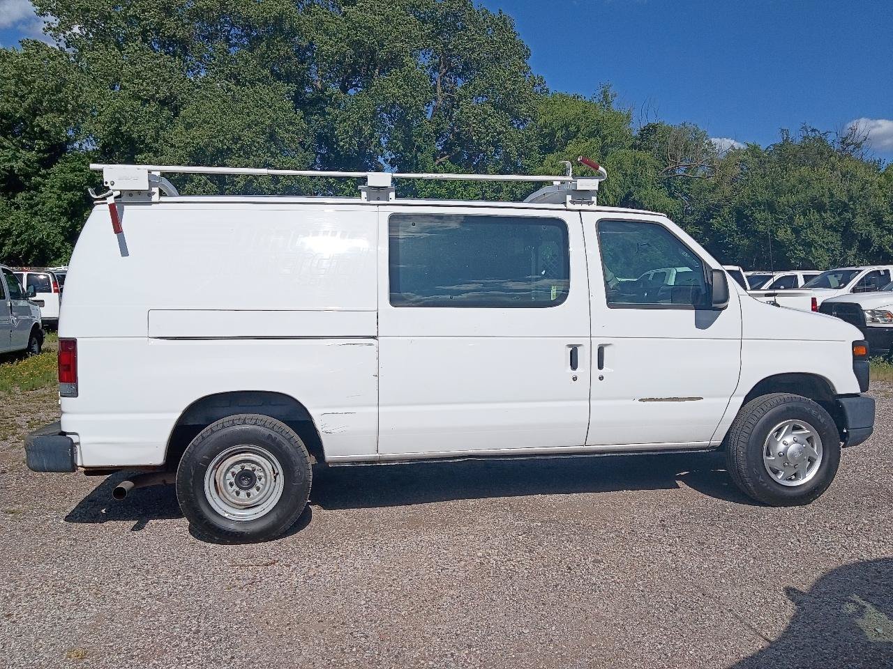 Used 2013 Ford E-250 and Econoline 250 w/ Commercial Cargo Van Pkg RWD image 4