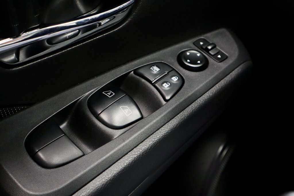 Certified 2024 Nissan Kicks SV image 27