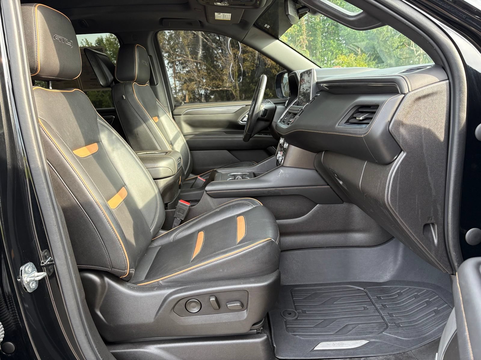 Used 2021 GMC Yukon XL AT4 w/ AT4 Premium Plus Package AWD/4WD image 30