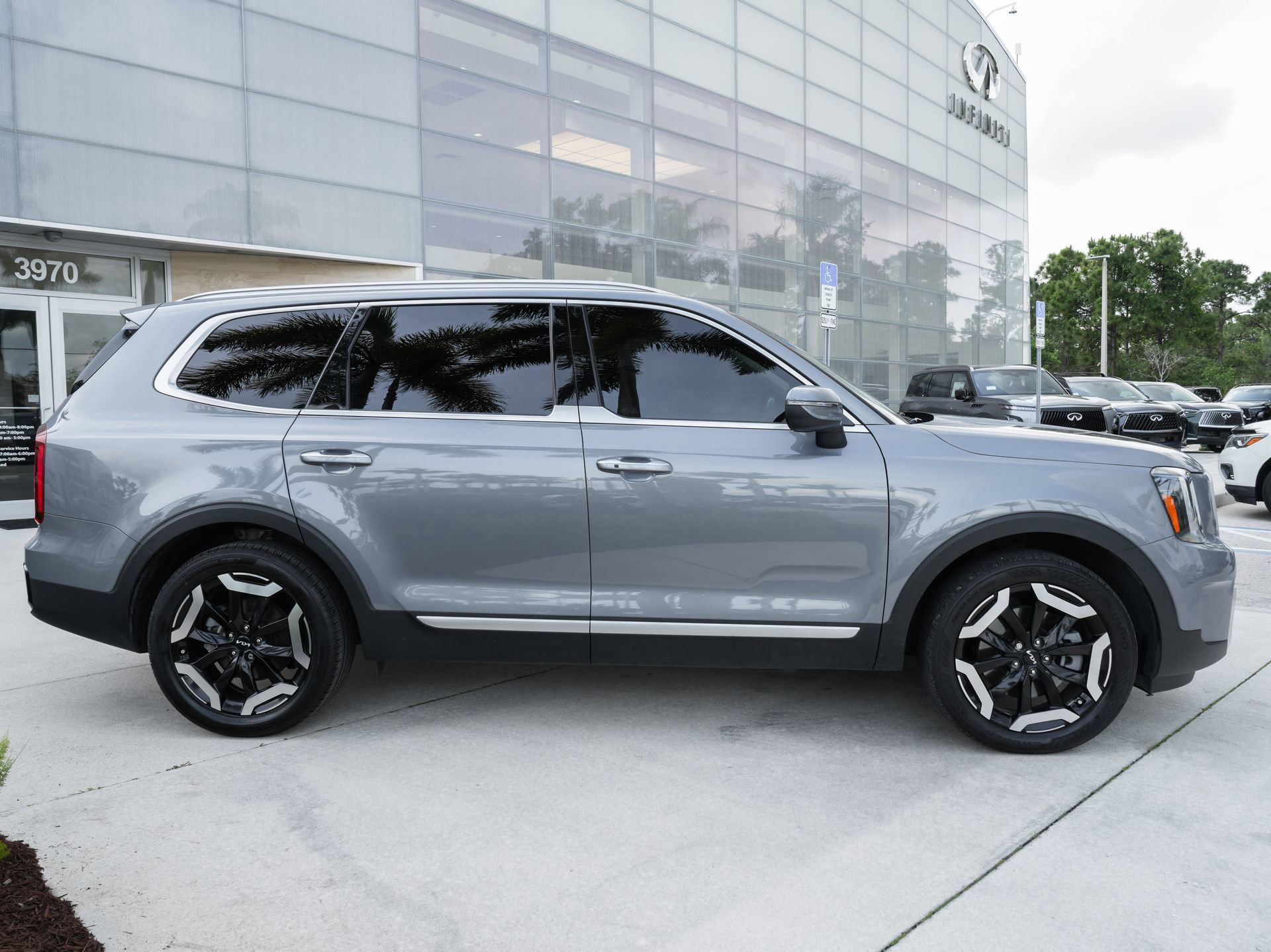 Used 2023 Kia Telluride S w/ S Sunroof Package FWD image 10