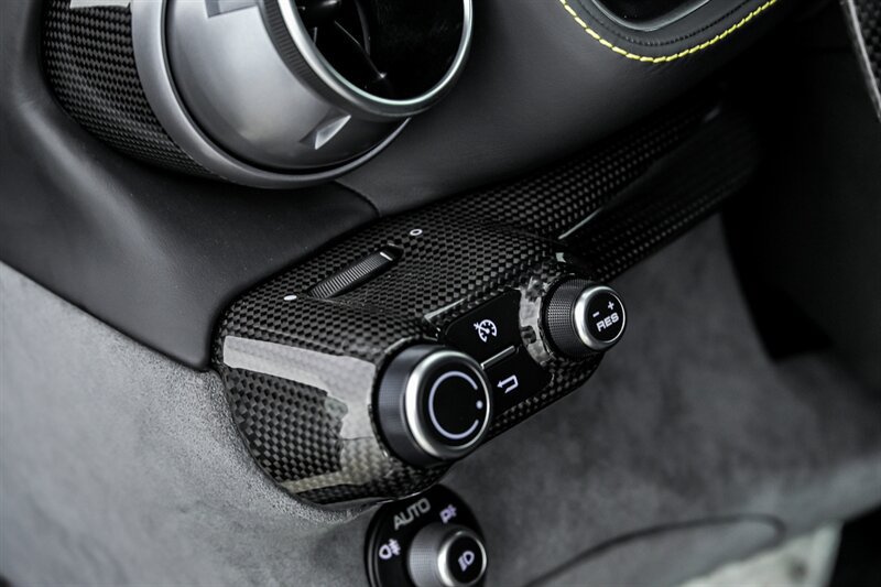 Used 2020 Ferrari 812 Superfast RWD image 27