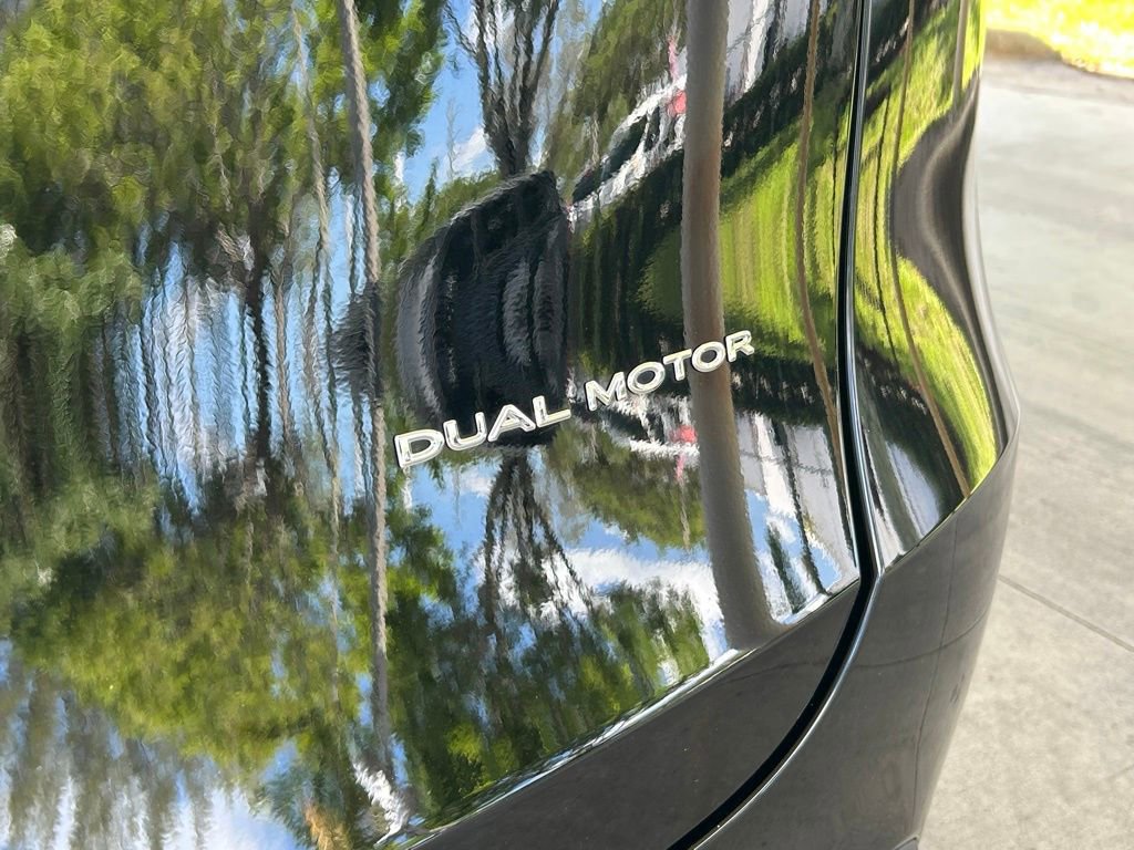 Used 2024 Tesla Model Y Long Range AWD/4WD image 17
