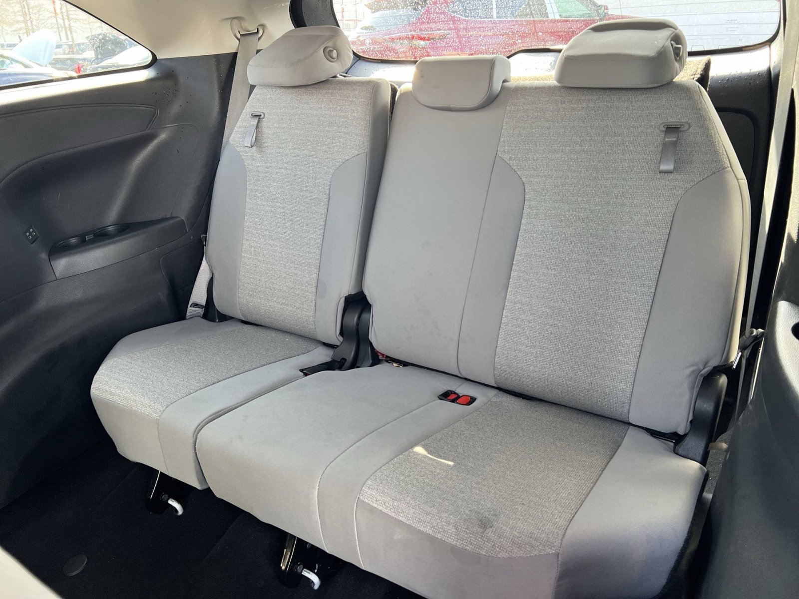 Used 2025 Toyota Sienna LE image 23