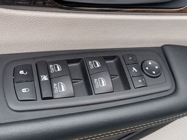 Certified 2023 Chrysler Pacifica Limited image 16