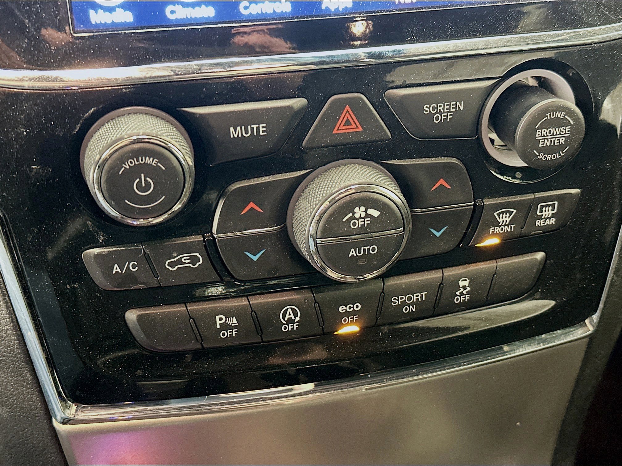 Used 2022 Jeep Grand Cherokee Laredo X image 24