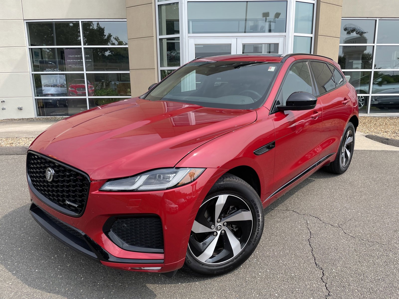 Certified 2024 Jaguar F-PACE R-Dynamic S image 28