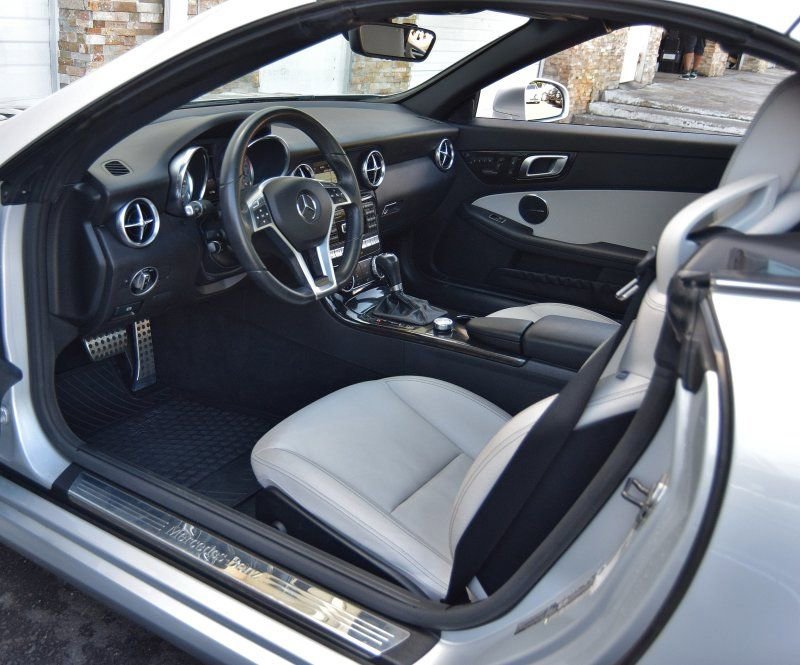 Used 2015 Mercedes-Benz SLK 250 w/ Premium Package image 15