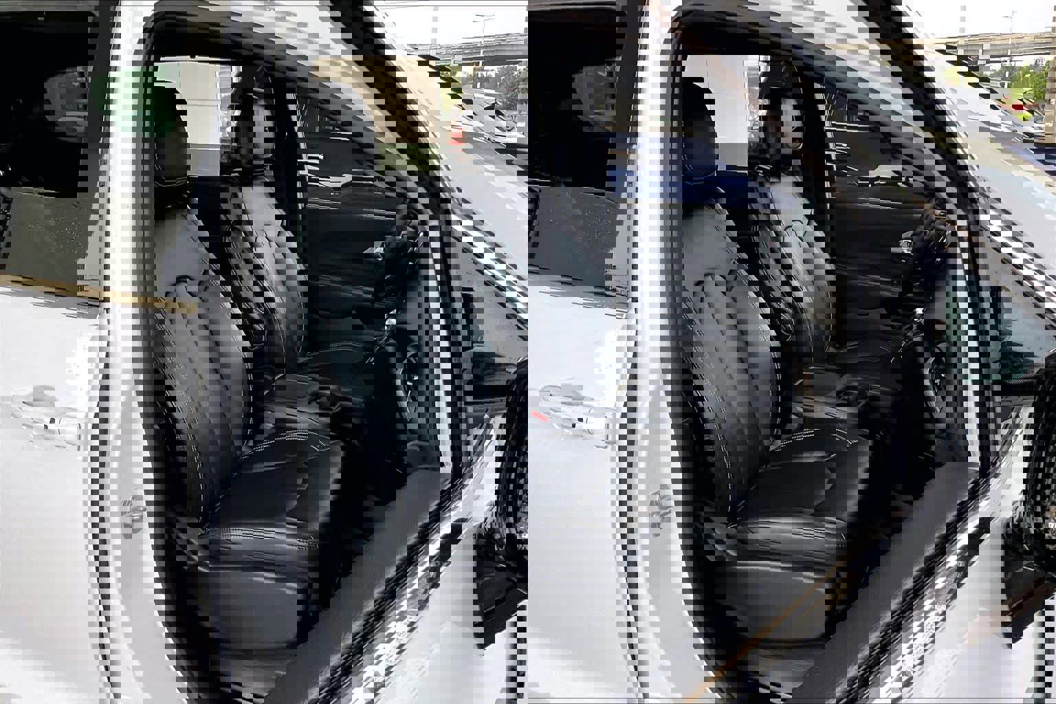 Used 2025 Chrysler Pacifica Select image 8