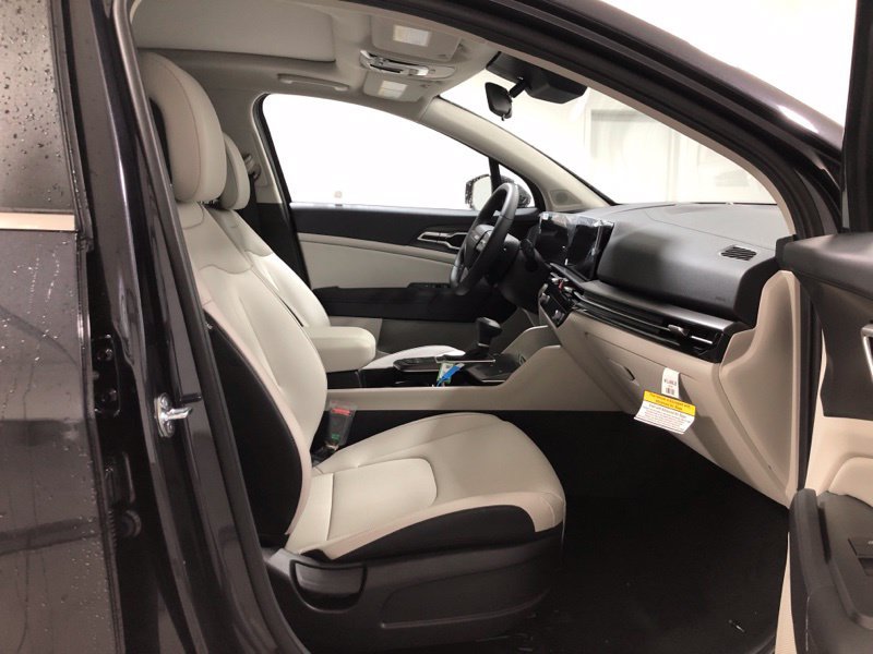 New 2026 Kia Sportage EX w/ EX Panorama Roof Package FWD image 13